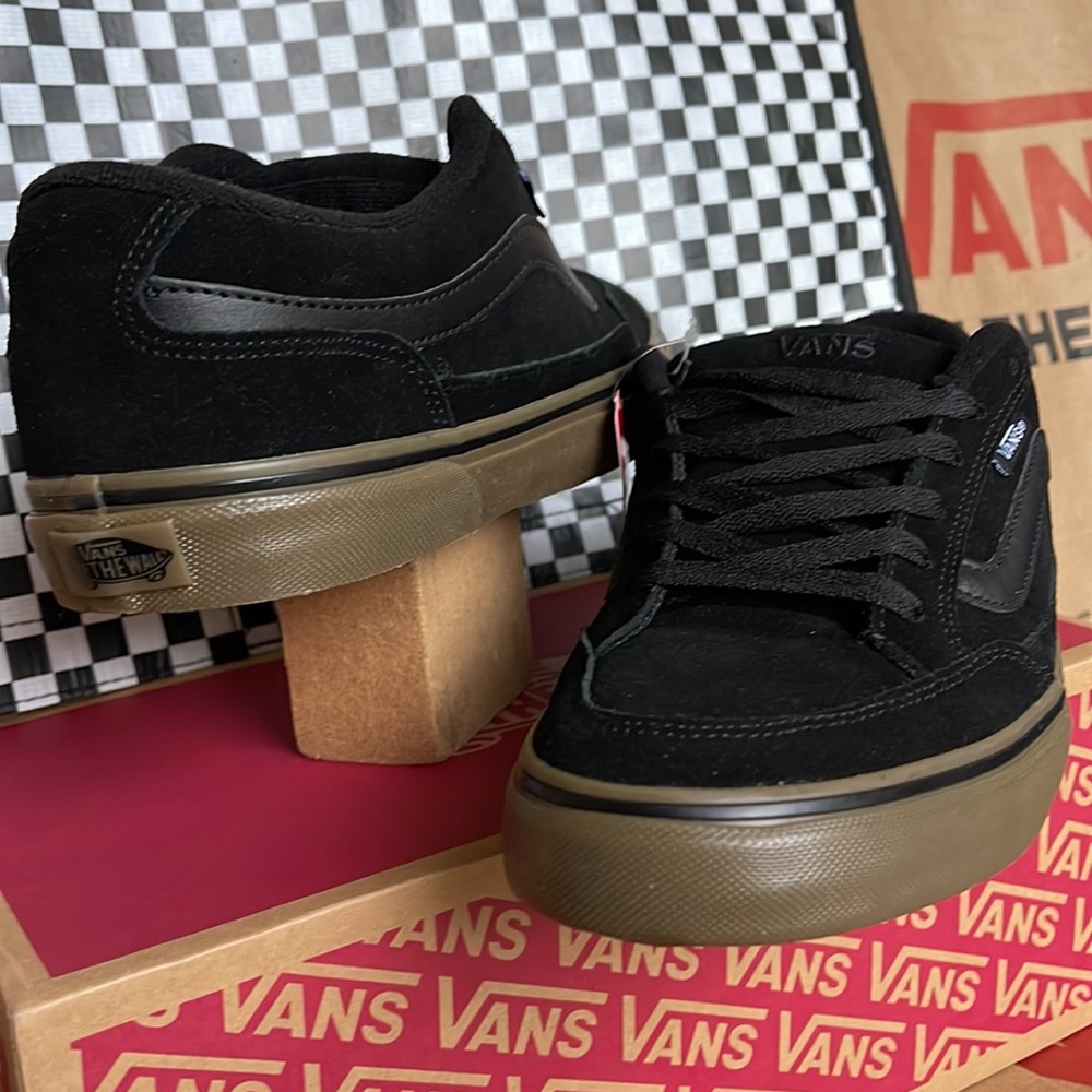 Vans Men’s Bearcat Black/Dark Gum sneakers Bearcat
Black/Dark Gum
VN000DT239L - Picture 10 of 16